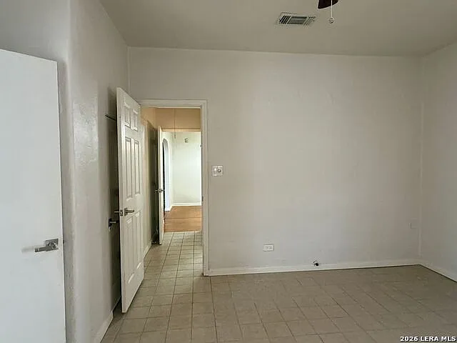 1910 McKinley Ave — Photo 15