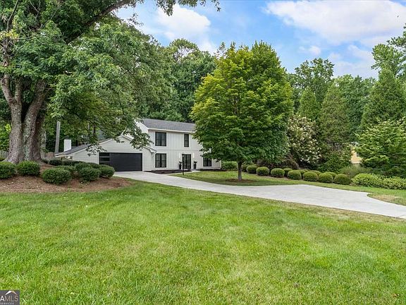 3rd image of 131 Indian Hills Ct