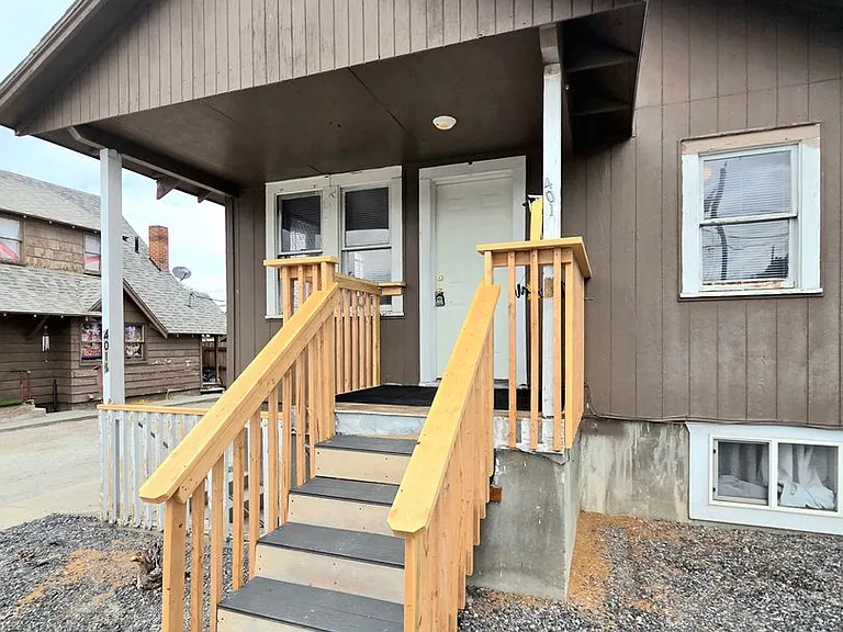401 Methow St — Photo 2