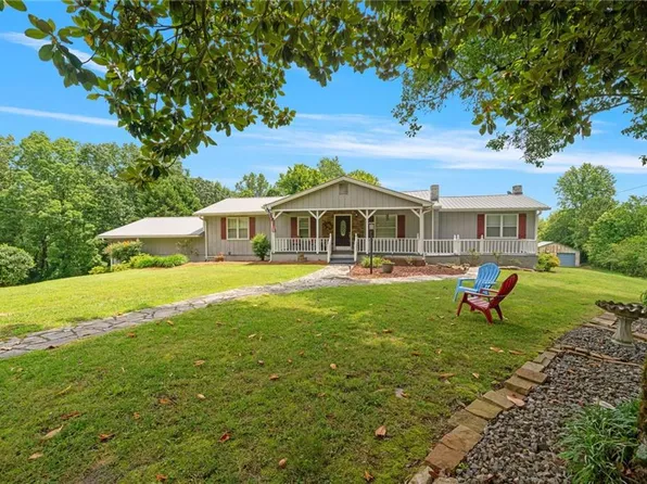 404 Davis Rd W, Fairmount, GA 30139