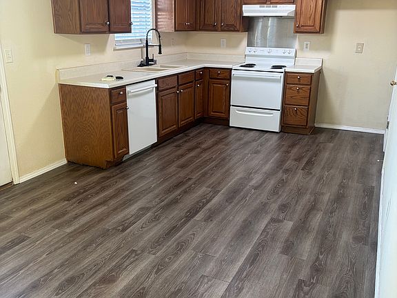 4th image of 600 Woods Dr