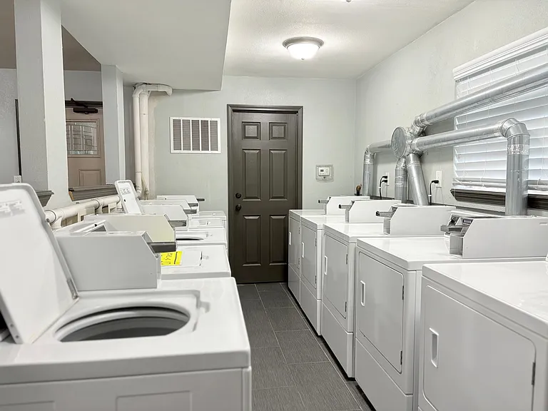 109 E Quincy St #1 — Photo 8