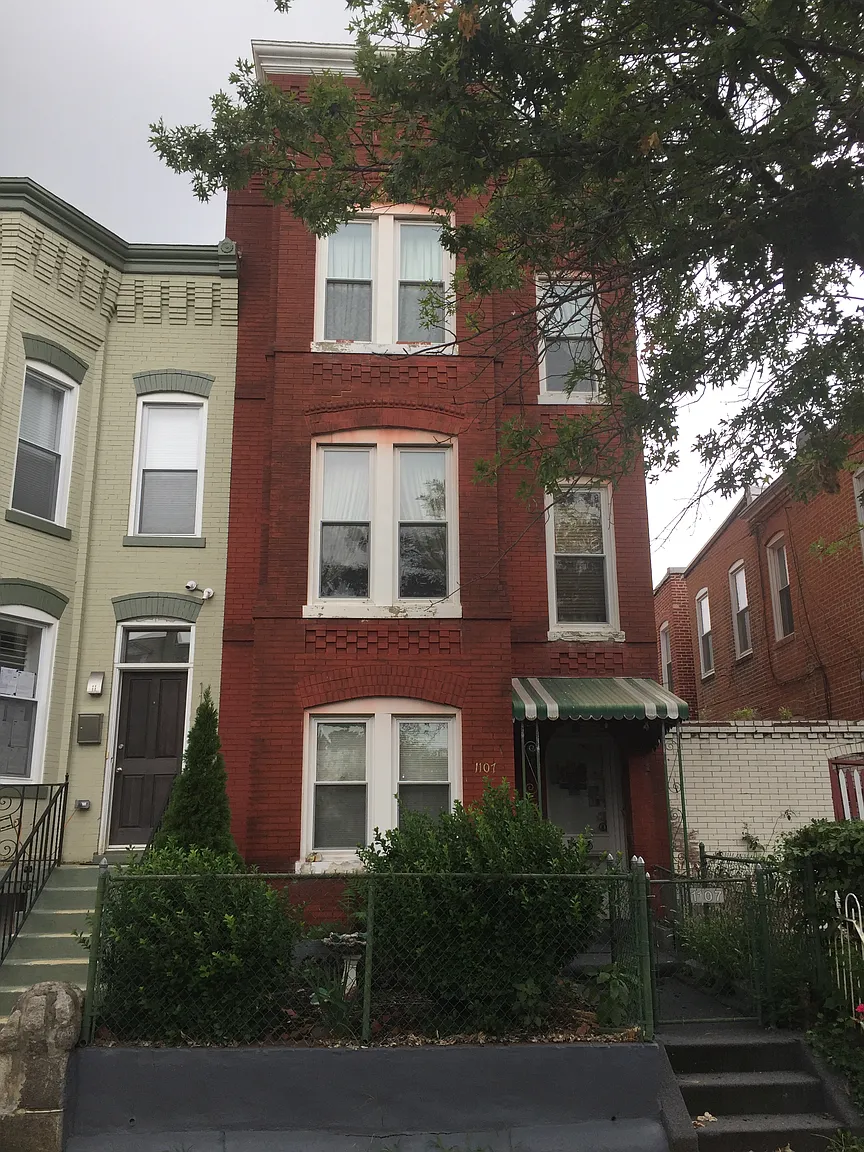 1107 I St NE photo 1