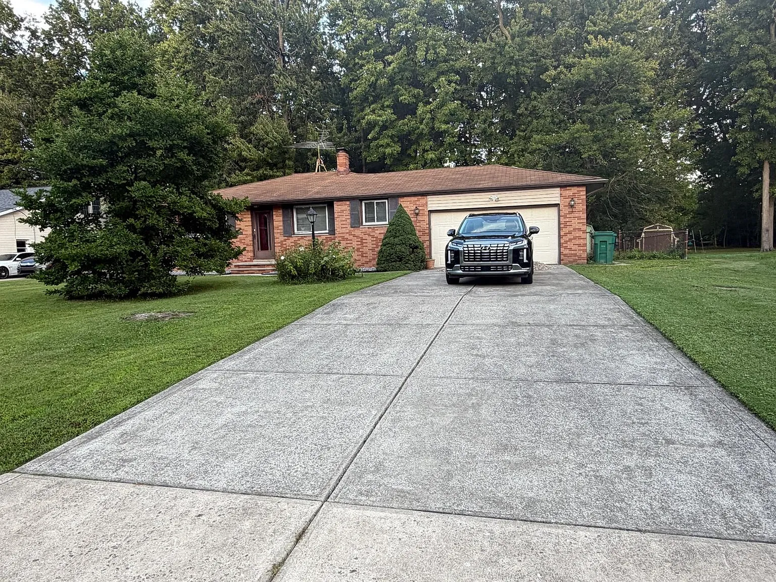 3 bed, 1.5 bath, 1302 sqft, $1,950 — Photo 2