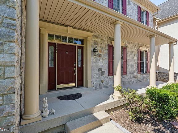 4th image of 1375 Sloan Way