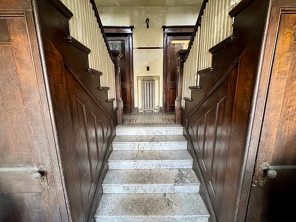 3rd image of 504 N Roosevelt Ave
