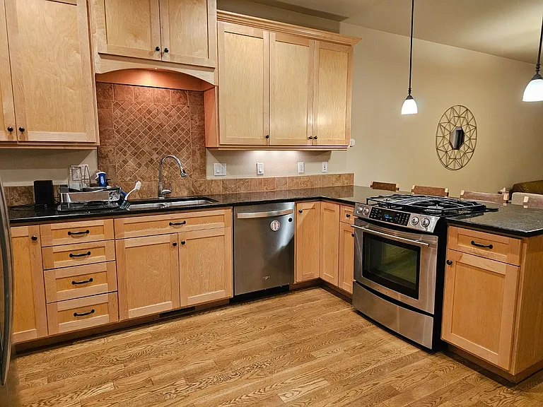 715 NE Oak St #B — Photo 5