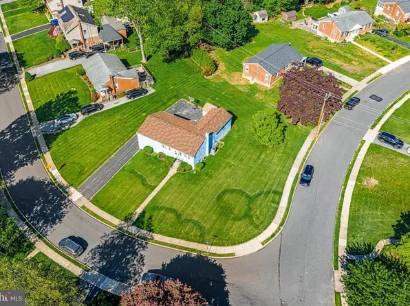 200 Parkview Dr, Broomall, PA 19008