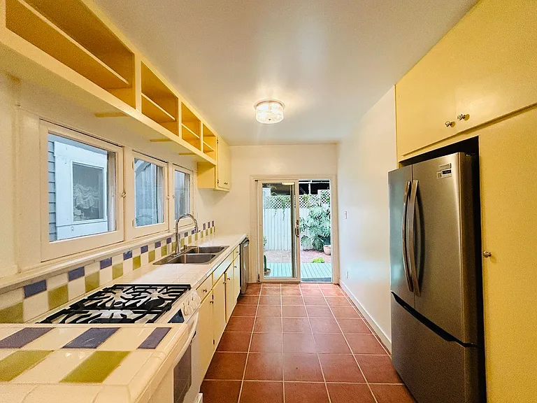 216 San Juan Ave — Photo 3