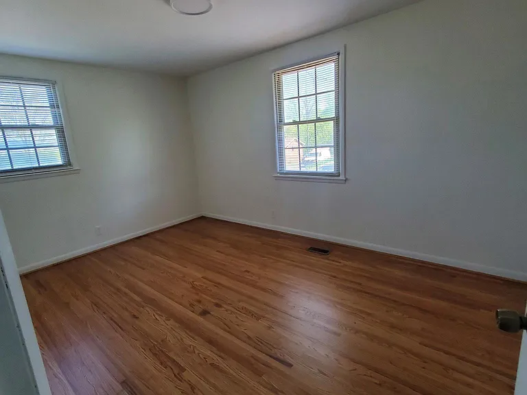 323 Bonnahurst Dr — Photo 12