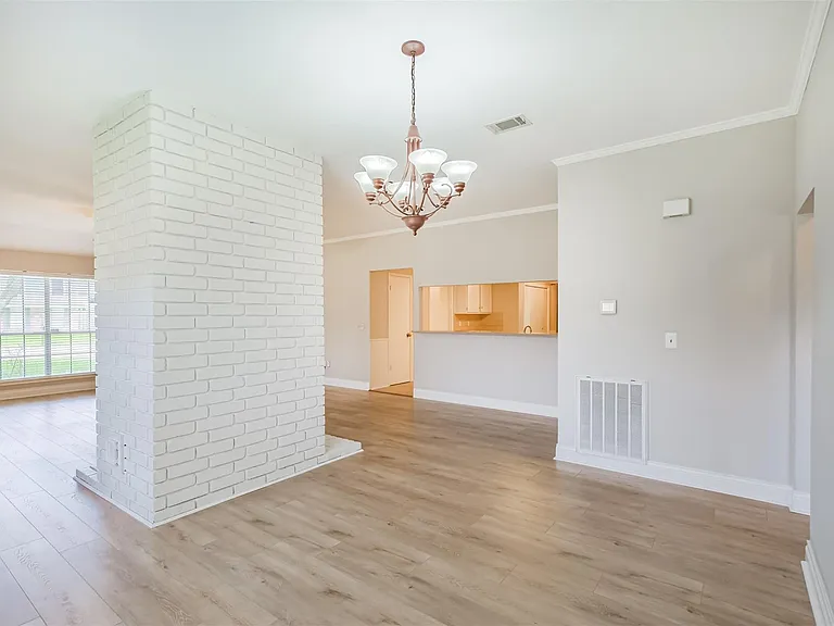 2315 Cunningham Dr — Photo 6