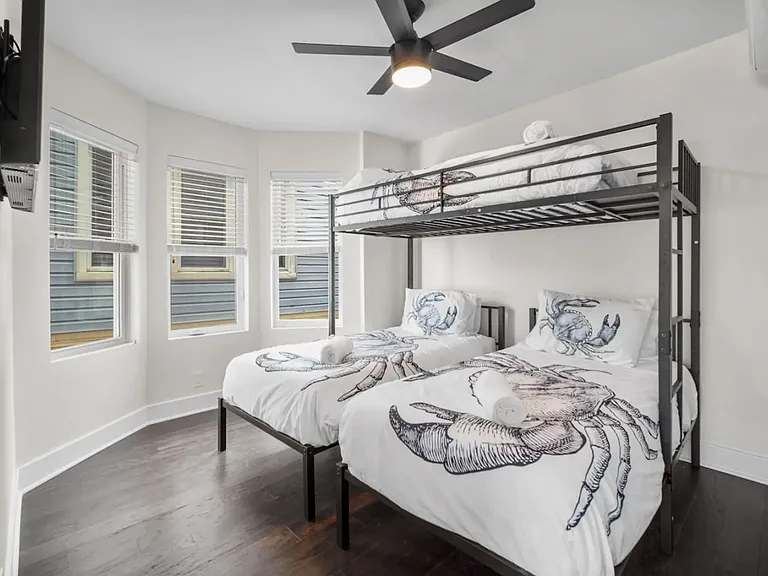1059 Asbury Ave #1 — Photo 4