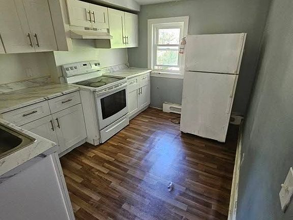 3rd image of 114 W Parmenter St #B