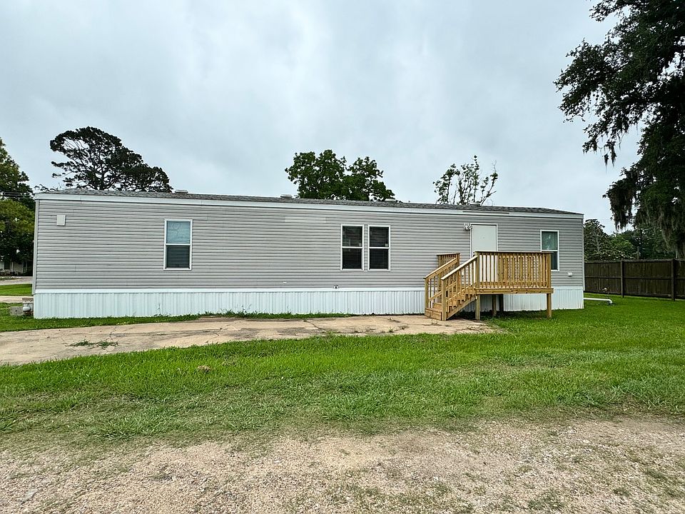 1st image of 1301 Avenue A Trailer 3