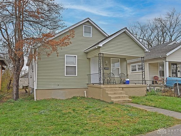 3rd image of 64 S Moss Ave