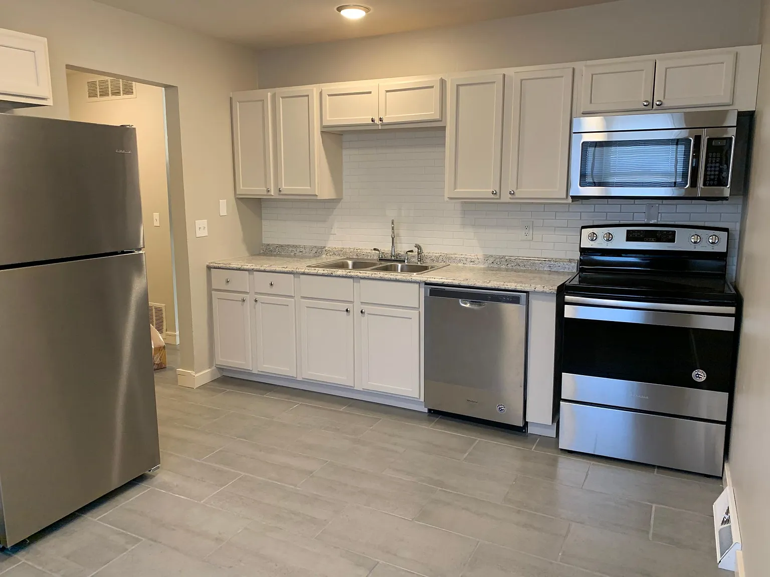 3 bed, 1218 sqft, $1,225 — Photo 3
