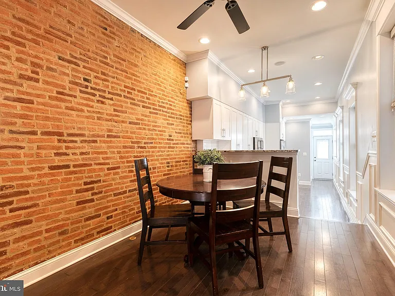 2205 Bank St — Photo 5