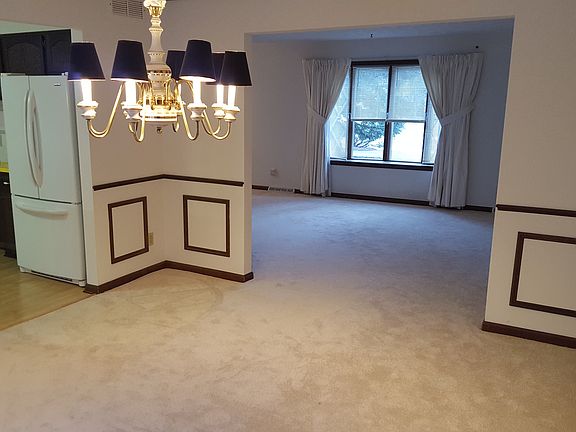5th image of 8185 Roseville Ln