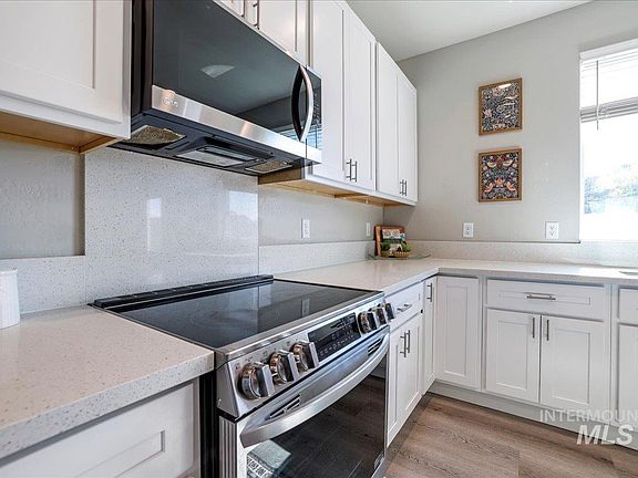 4th image of 837 Trout Creek Way