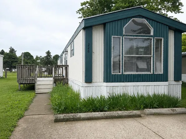 226 N Compass Dr, Vermilion, OH 44089