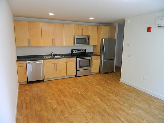 4th image of 79 W Canal St Unit 203