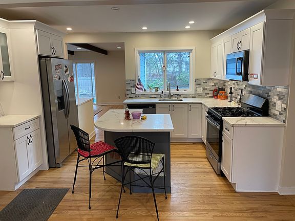 3rd image of 13 Richards Dr