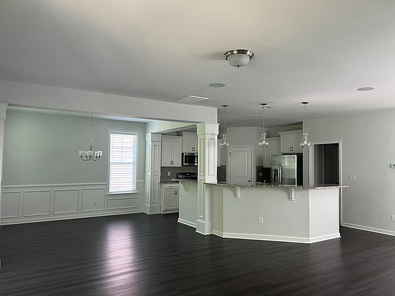 4th image of 302 Garden Walk Dr