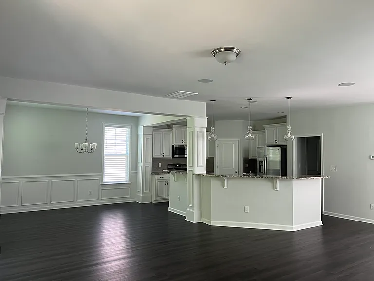 302 Garden Walk — Photo 4