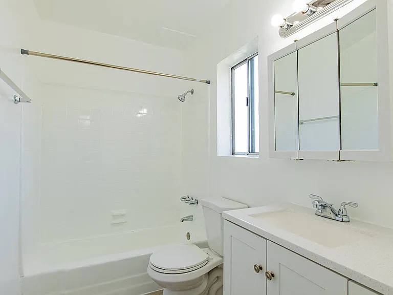 Parthenia Twin Apartments — Photo 11