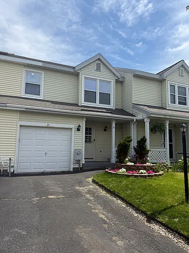 31 Plaza Ave Photo 1