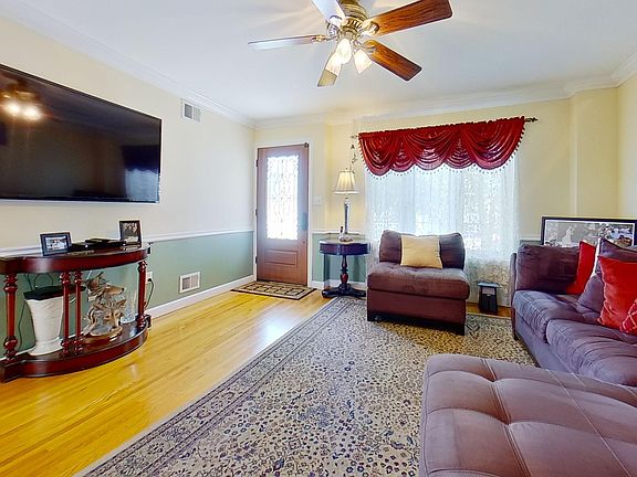 3rd image of 258 Malvine Ave