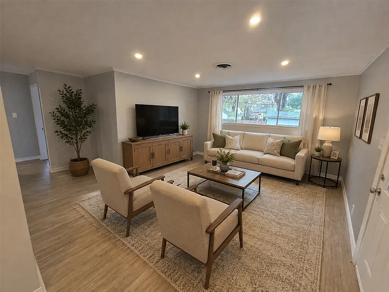 233 Roma Dr — Photo 5