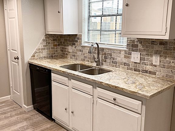4th image of 2700 N 16th St APT 24