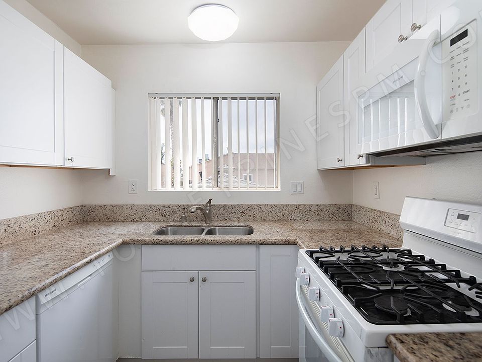 1st image of 945 Chalcedony St #4