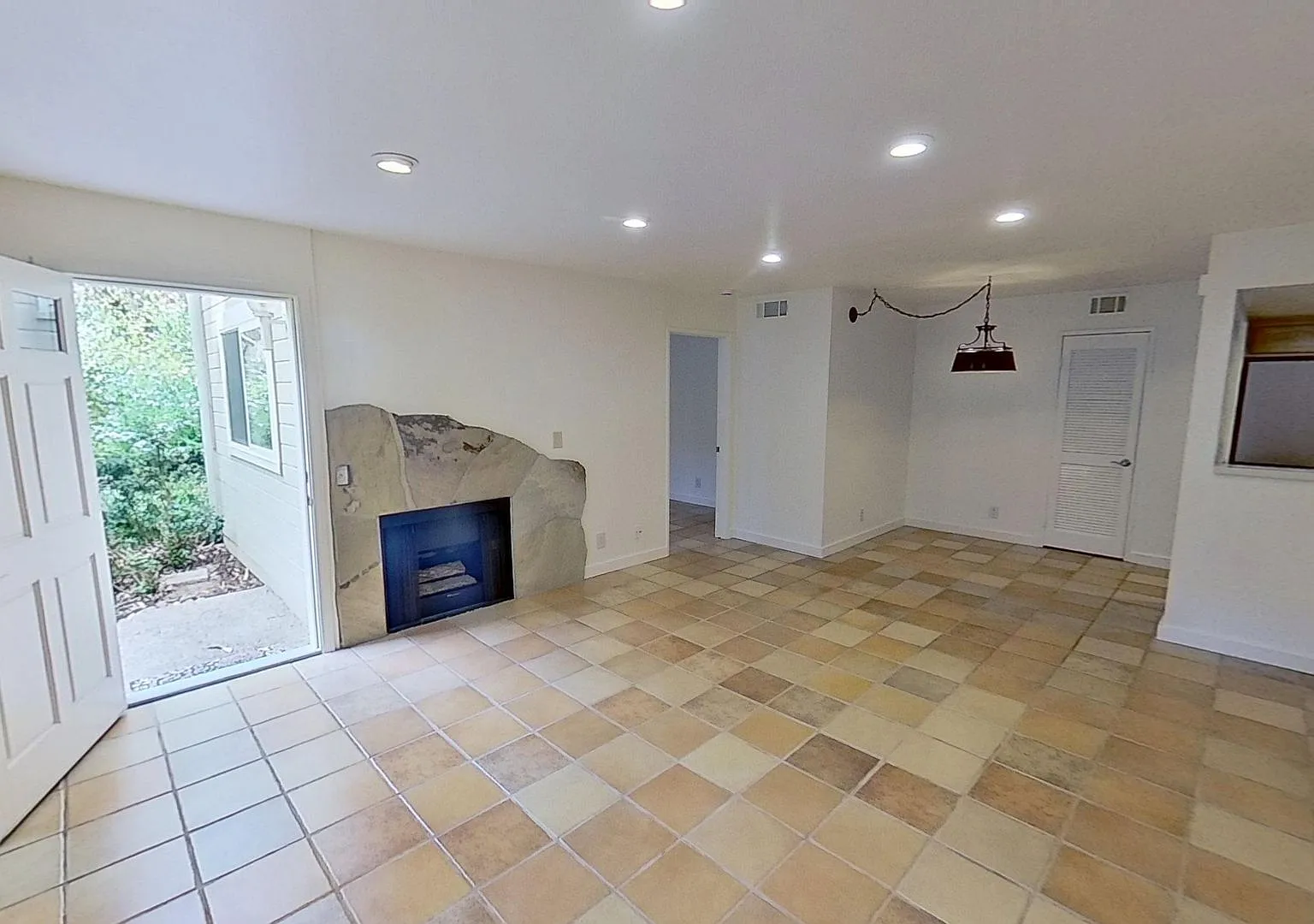 1 bed/ 1 bath Condo with A/C in Goleta-Eucalyptus Grove HOA — Photo 1