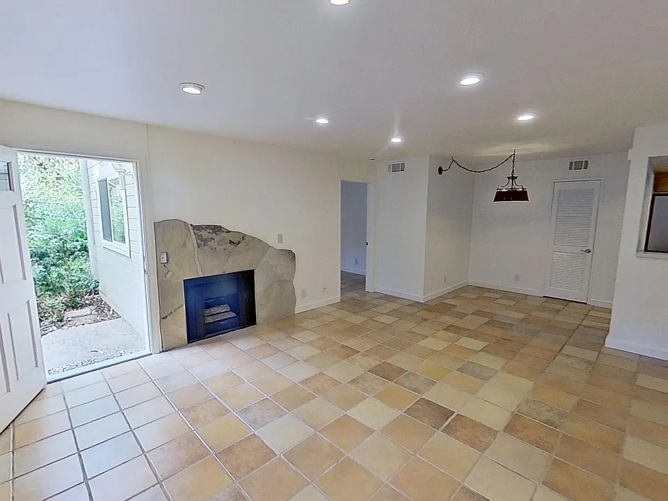 7640 Hollister Ave #135