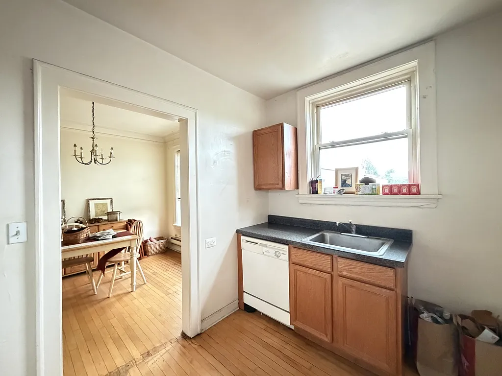 Sensational 1 Bed, 1 Bath at Green Bay + Tower (Winnetka) — Photo 3