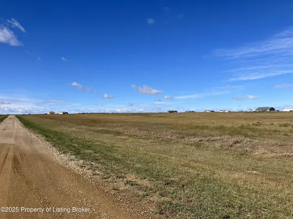 30F Street SW, Dickinson, ND 58601