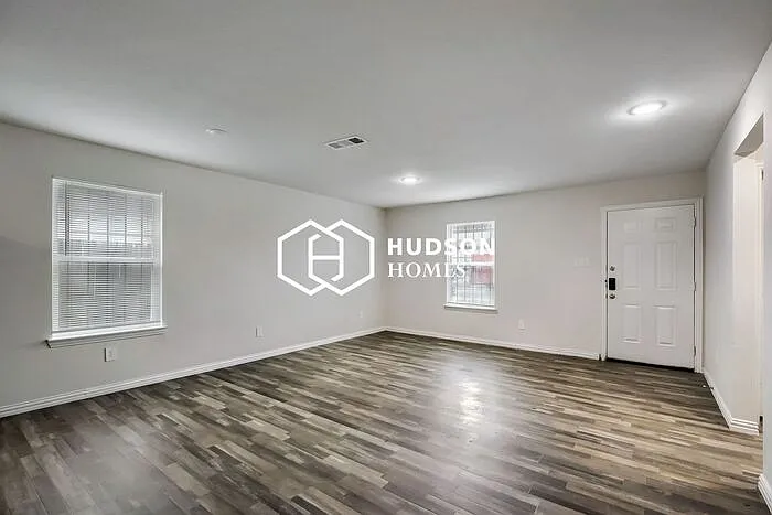 4717 Owenwood Ave — Photo 3