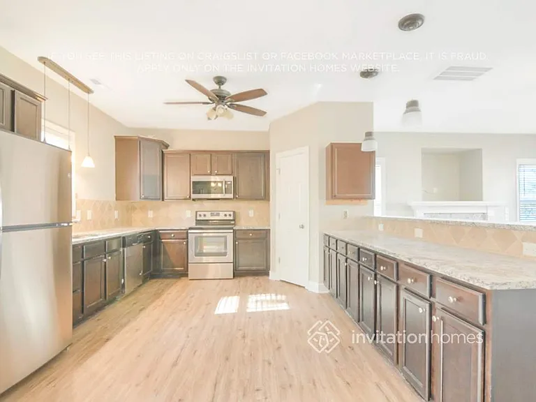 77 Carson Dr — Photo 4