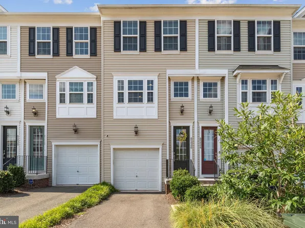 8226 Heritage Crossing Ct, Manassas, VA 20109