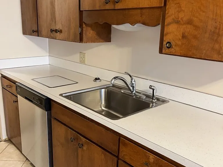 2100 Eldridge Ave — Photo 5