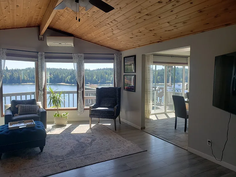 950 E Strong Rd — Photo 7