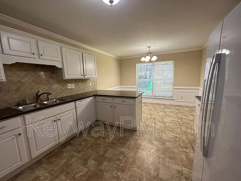 2136 Sylvan Lake Dr — Photo 7