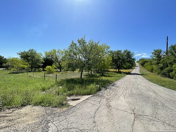 3rd image of 639 COUNTY ROAD 4614