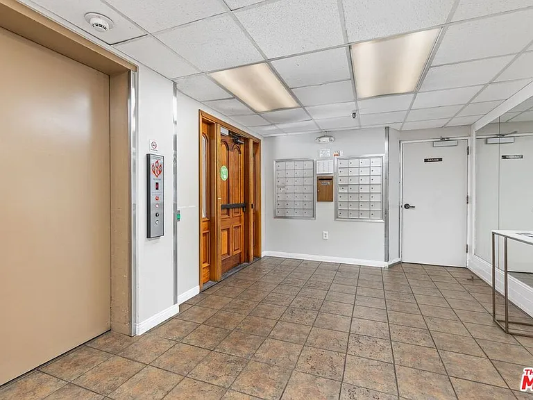 12801 Moorpark St #206 — Photo 34