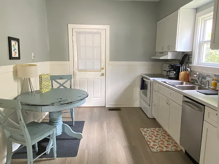 172 E Francis Ave — Photo 7