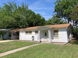 900 Hackamore St, White Settlement, TX 76108