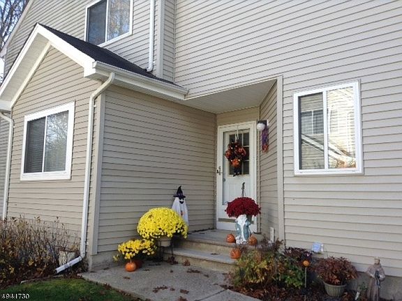 2nd image of 17 Sweet Water Ln