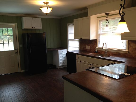 2nd image of 230 Hewston St